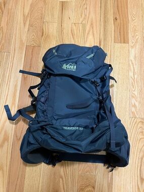 REI Traverse 32 Backpack - Women’s Small, Navy
